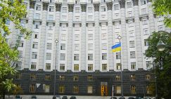 Экономика войны: Киев, набрав кредиты, уже обязан  идти на штурм Донецка и Луганска