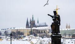 Братья-славяне: Прага становится европейской столицей русофобии