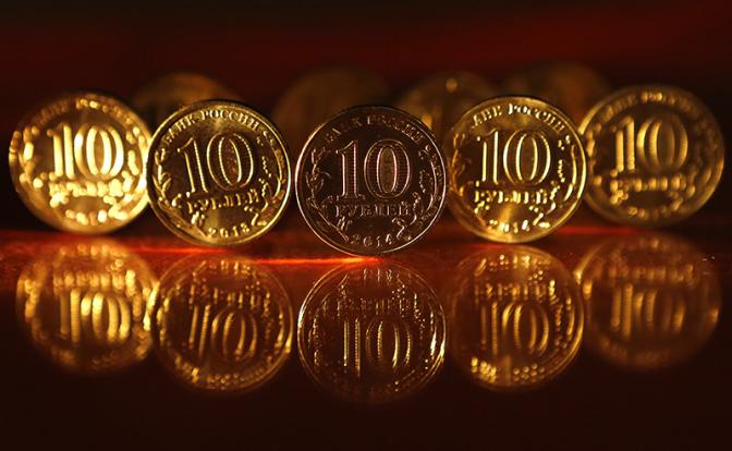 Аналитик объяснил, почему курс рубля возобновит падение на следующей неделе