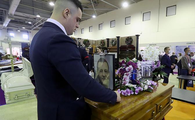 Ритуальные госуслуги: Как в России подешевле помереть