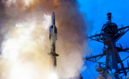 На фото: американская зенитная ракета SM-6, разрабатываемая компанией Raytheon