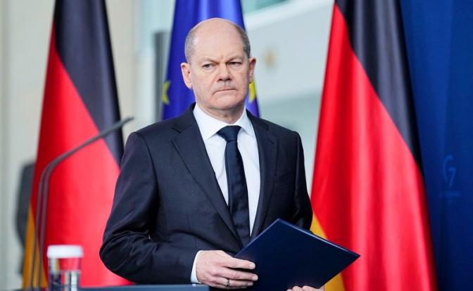 На фото: канцлер Германии Олаф Шольц во время выступления с заявлением по ситуации на Украине