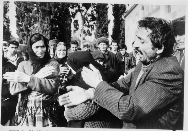 Азербайджанская Республика. Нагорный Карабах. Агдам. 9 марта 1992 г. Траурная панихида по погибшим ходжалинцам в Агдаме.