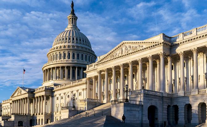 На фото: здание Конгресса США.