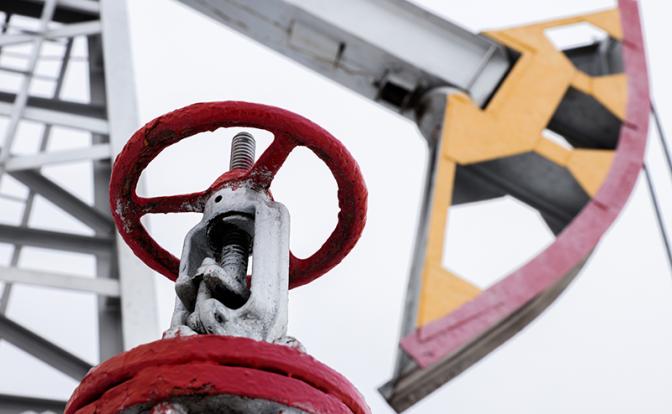 Рекордные цены на нефть похоронят мировую экономику, но и России не помогут