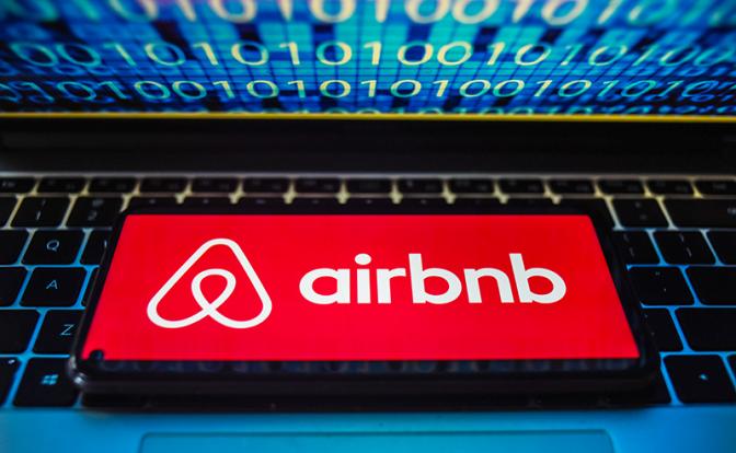 В России приостанавливает работу Airbnb