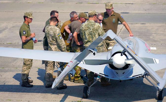 На фото: турецкий боевой беспилотный аппарат "Байрактар ​​ТБ2".