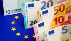 Валюта: Россия не спешит снимать деньги с вкладов, а вот ЕС за свою купюру заволновался