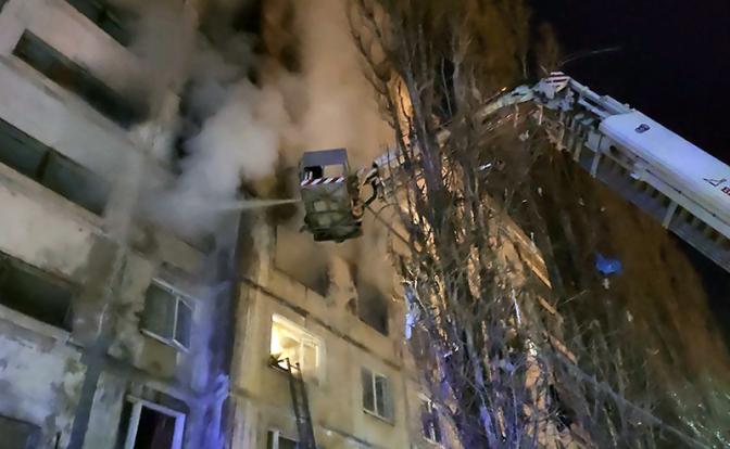 На фото: взрыв газа в жилом доме в Воронеже