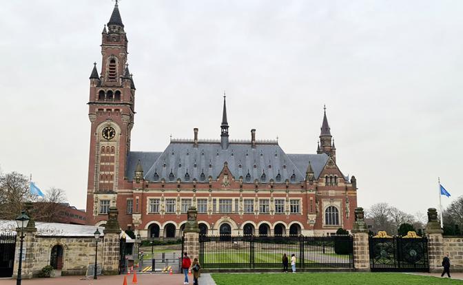 На фото: вид на Дворец Мира, где проходят заседания Международного суда ООН