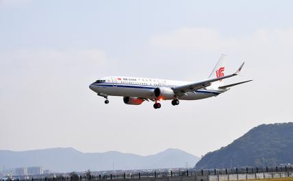 На фото: пассажирский самолет Boeing 737 авиакомпании China Eastern Airlines со 133 пассажирами на борту потерпел крушение на юге Китая (фото из архива).