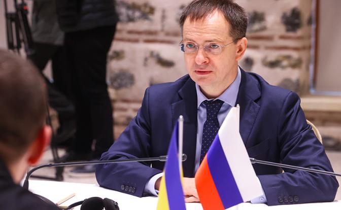 На фото: помощник президента РФ Владимир Мединский во время российско-украинских переговоров во дворце Долмабахче.