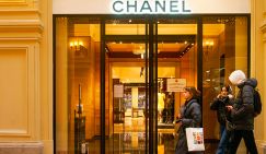 «Элитка» переживает: Chanel нас оставит без сумочек за 300 евро.Опять в Дубай лететь?