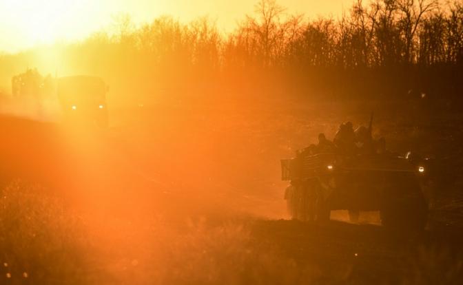 На фото: украинские военные на бронетранспортере