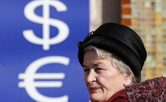 Новости курса валют: у Сбербанка подорожали доллары и евро