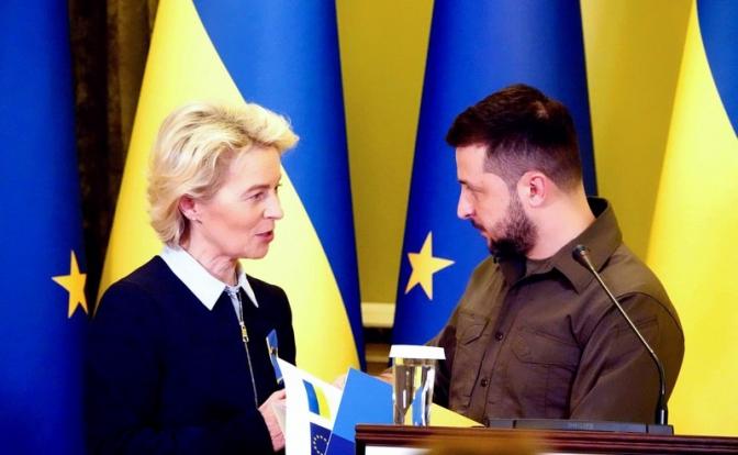 На фото: глава Европейской комиссии Урсула фон дер Ляйен и президент Украины Владимир Зеленский во время совместной пресс-конференции, 08 апреля 2022 года