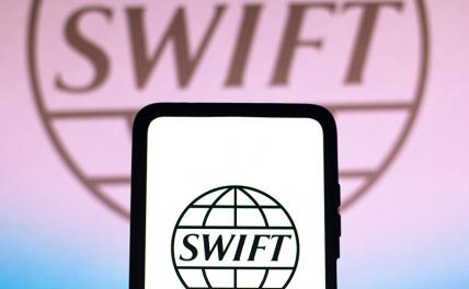 Эксперт назвал добиванием отключение Сбербанка от SWIFT