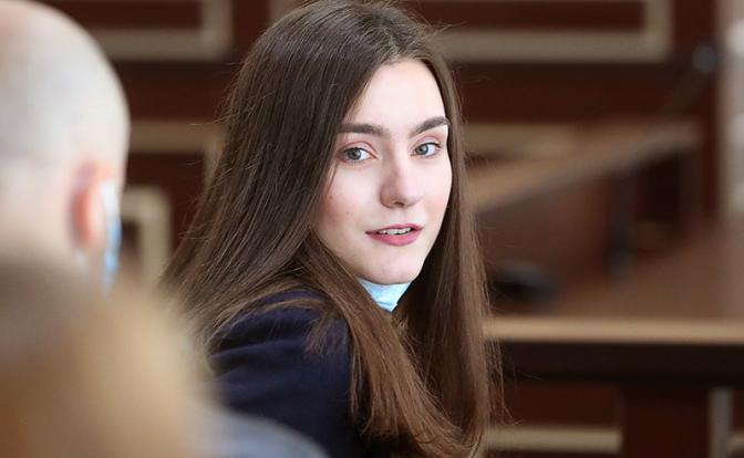 На фото: гражданка РФ Софья Сапега во время оглашения приговора в Гродненском областном суде.