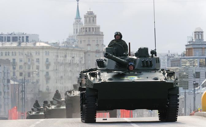 На фото: БТР-МДМ "Ракушка" по пути на парад Победы на Красной площади, посвященный 77-й годовщине Победы в Великой Отечественной войне
