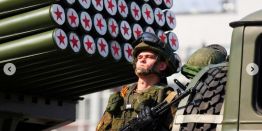 Праздничные военные парады в городах России. ФОТО