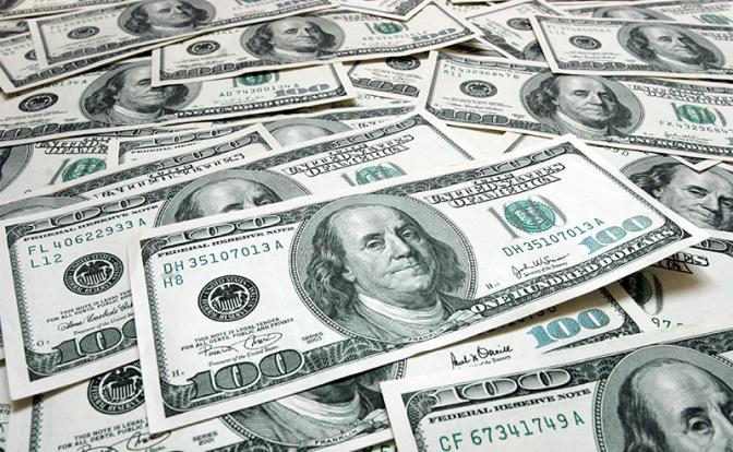 Курс доллара ставит рекорды на мировом рынке
