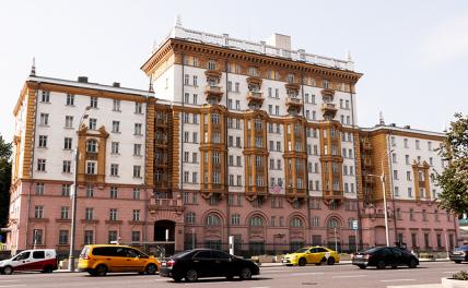 На фото: здание посольства США в Москве.