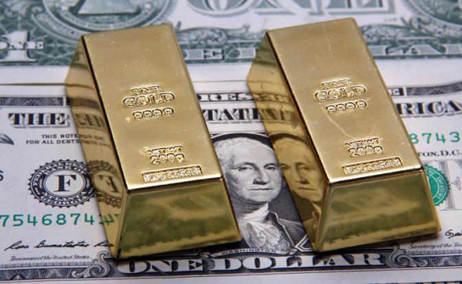 Эксперт пояснил, почему курс доллара обвалился к рублю