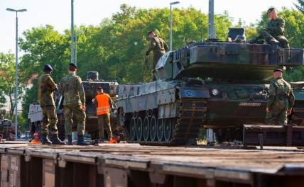 На фото: танки Leopard 2