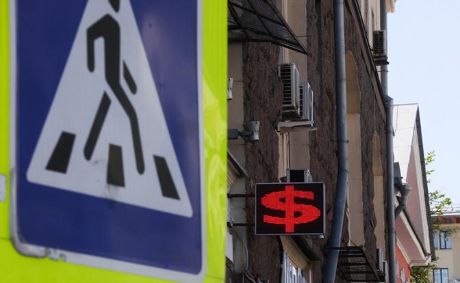 Новости курса валют: доллар и евро в Сбербанке резко подешевели