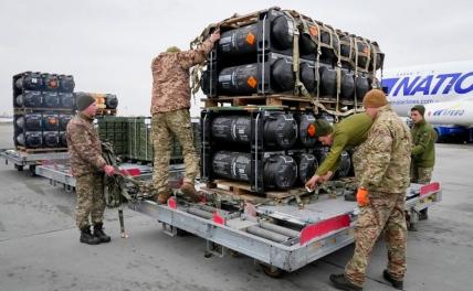 На фото: военная помощь из США доставлена в Киев, Украина