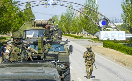 На фото: российские военнослужащие у Запорожской АЭС.