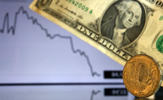 Эксперт сделал прогноз курса доллара на осень