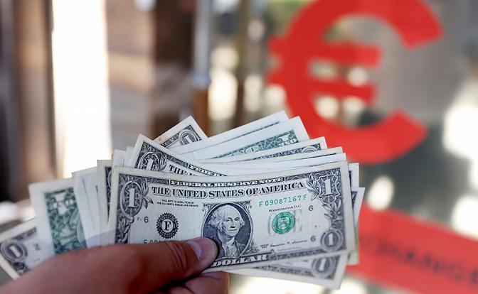 Курс валют сегодня: доллар и евро пошли в рост на открытии торгов