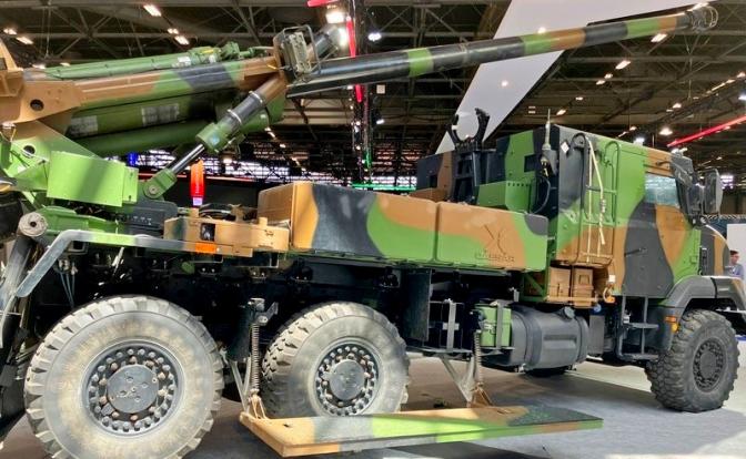 На фото: французское артиллерийское орудие Caesar