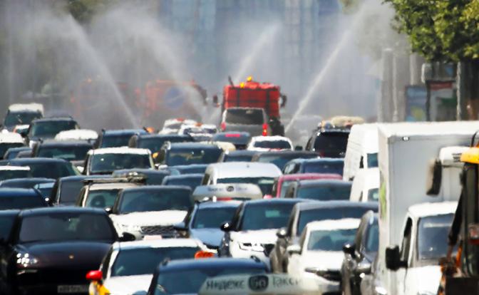 Госавтоинспекция Москвы обратилась к водителям из-за небывалой жары