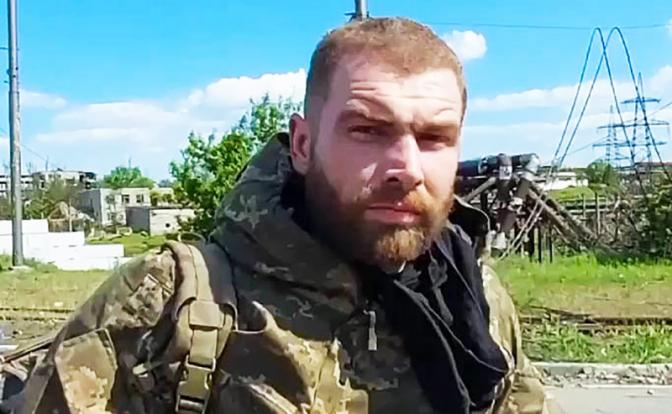 На фото: командир подразделения 36-й бригады морской пехоты ВСУ Сергей Волынский "Волына", сдавшийся в плен с территории завода "Азовсталь".