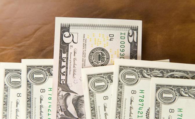 Эксперт пояснил резкий рост курса доллара