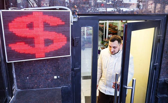Новости курса валют: доллары и евро подешевели в Сбербанке