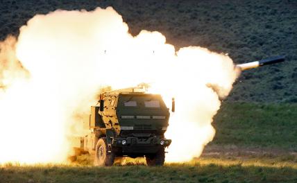 На фото: американская реактивная система залпового огня HIMARS.