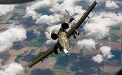 На фото: Фэйрчайлд Рипаблик A-10 «Тандерболт» II