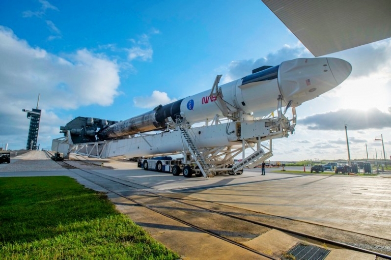 На фото: космический корабль Crew Dragon компании SpaceX,