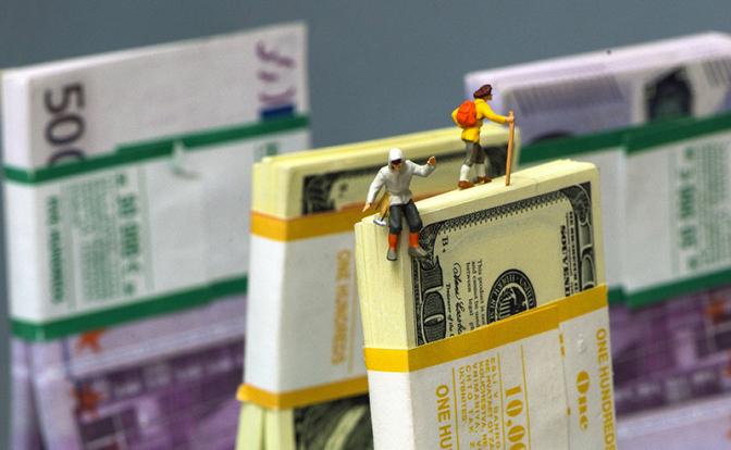 Курс валют сегодня: стало известно, за сколько продают доллары и евро на бирже