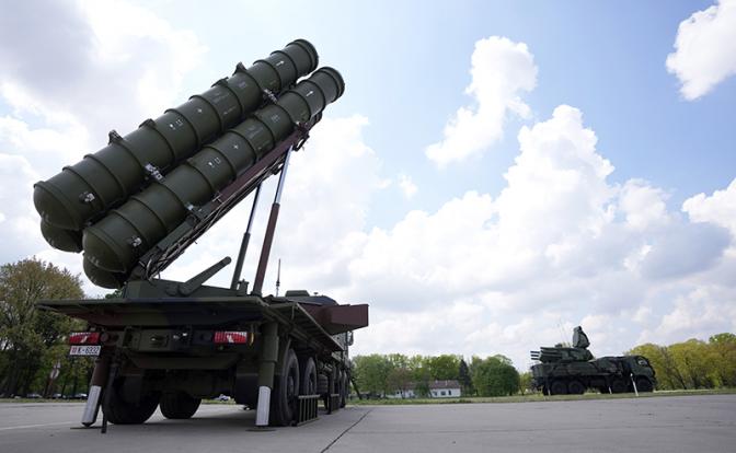 На фото: экспортный вариант FK-3 китайского зенитно-ракетного комплекса