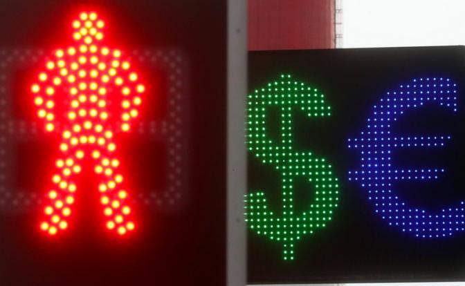 Курс валют сегодня: доллар и евро растут на бирже