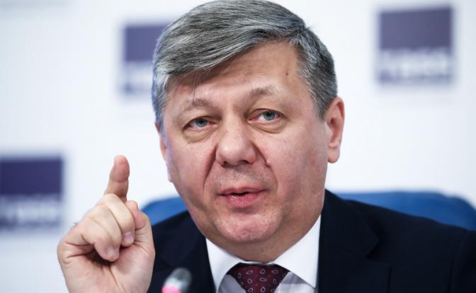 На фото: член КПРФ Дмитрий Новиков.