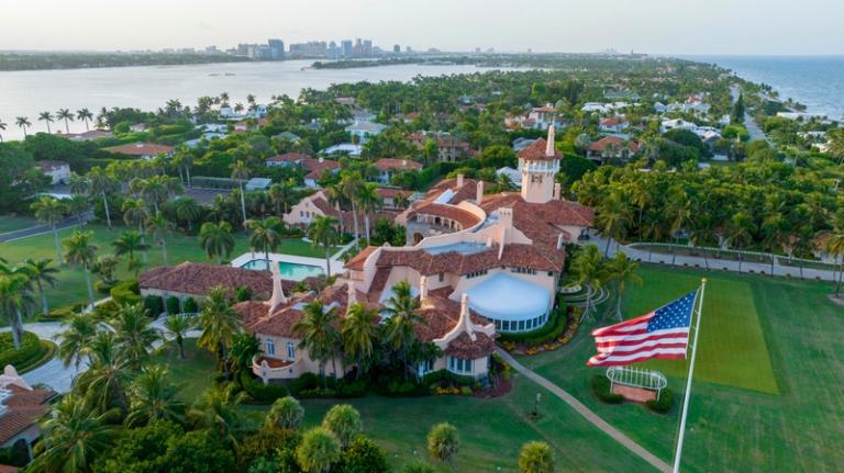На фото: поместье экс-президента США Дональда Трампа Мар-а-Лаго в штате Флорида,США