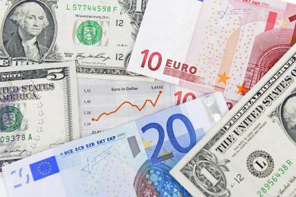 Курс валют сегодня: доллар и евро пошли вверх на торгах