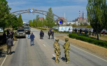 На фото: российские военнослужащие у Запорожской АЭС, Энергодар
