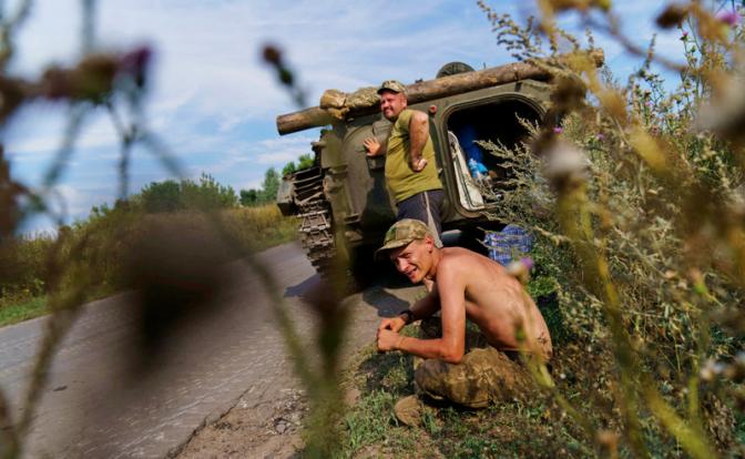 На фото: военнослужащие ВСУ