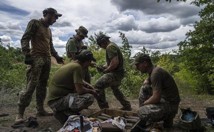 На фото: украинские военные